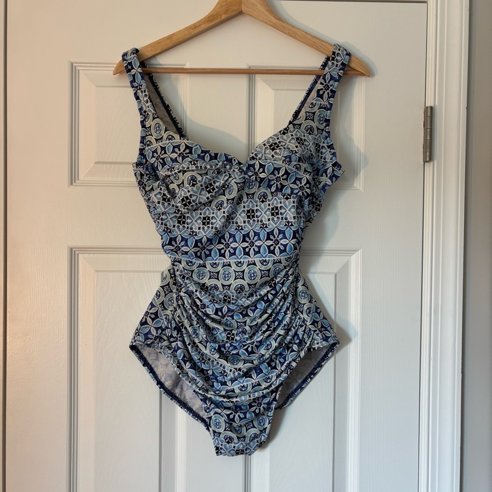 Talbots Miraclesuit Sanibel One Piece Estilo Geometric One Piece Swimsuit 10 - Picture 3 of 7